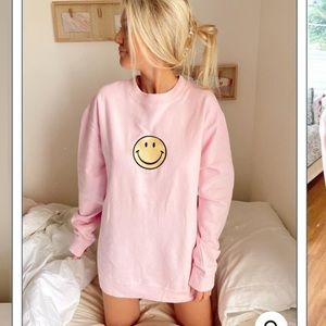 BRAND NEW SMILEY FACE CREW NECK 2X sun kissed